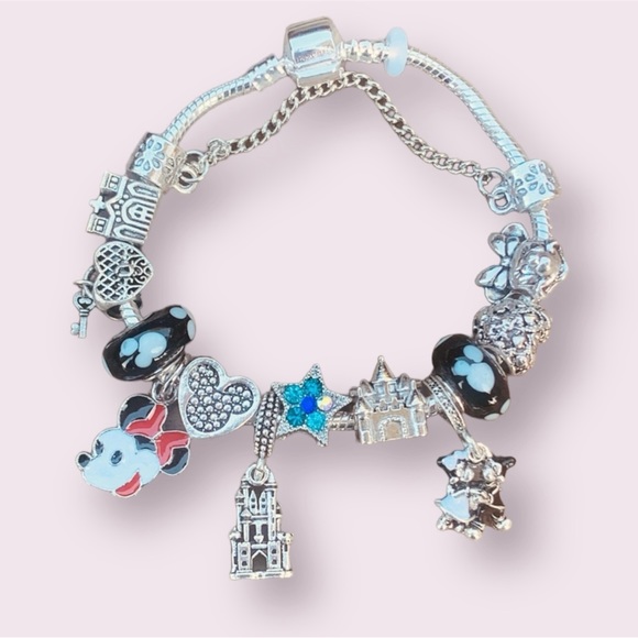 MINNIE LOVE Crystal Charms Bracelet With Gift Box - Picture 1 of 11